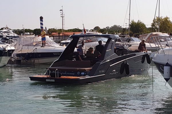 Aurea Yachts 30 Cabin T.Top - maniglie poppa